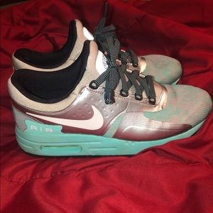 Nike Air Max Like New fit women’s 8-8 1/2